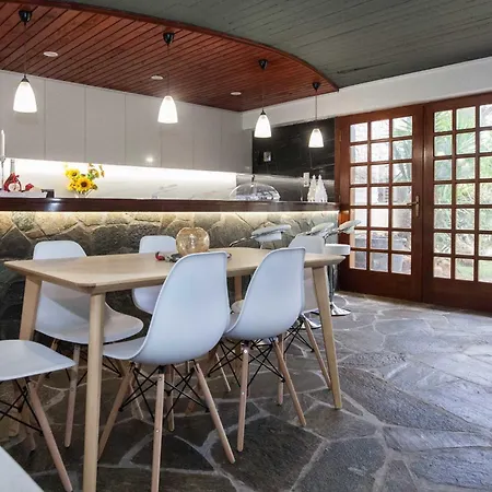 公寓 Romantic Stone Getaway Retreat In Nature-loved Penteli