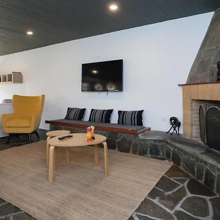 Romantic Stone Getaway Retreat In Nature-loved Penteli 公寓 *